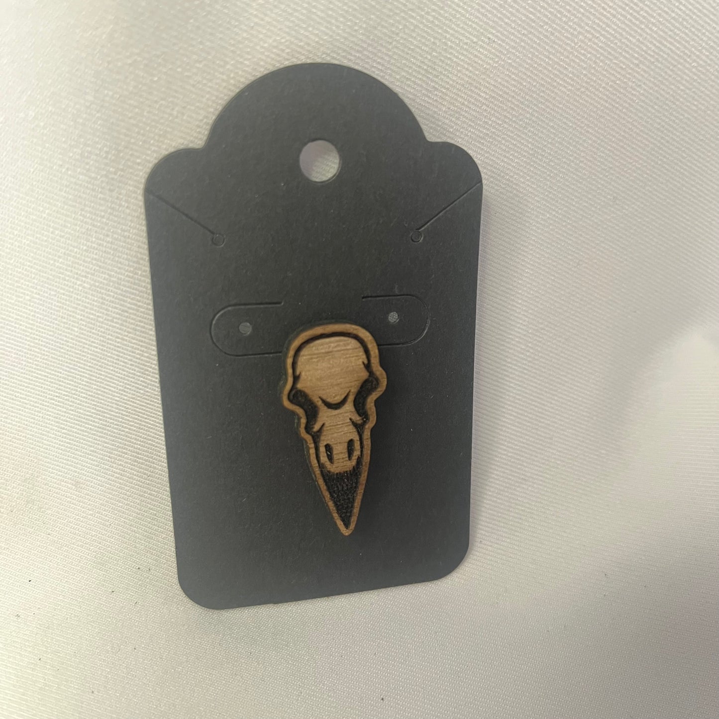 Raven Skull Pin